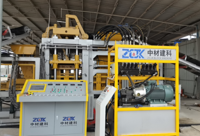 ZCJK QTY12-15 Fully-automatic Multifunctional Block and Brick Machine is installing