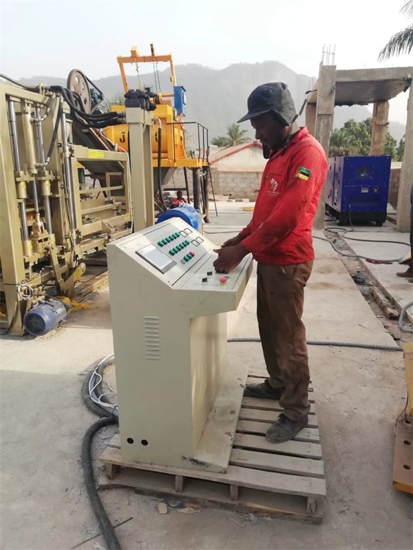 ZCJK QTY6-15 block machine installed in Guinea