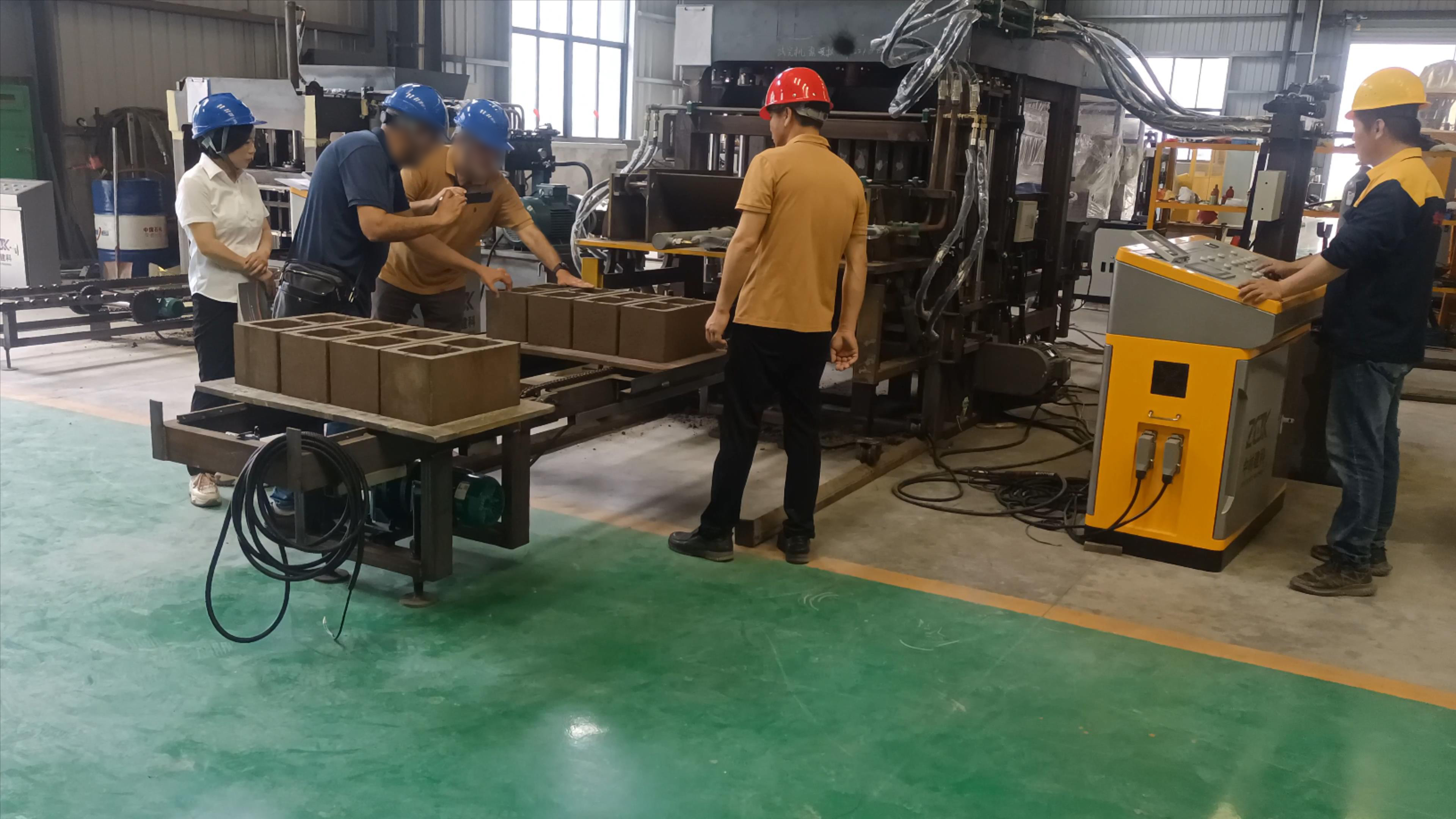After The 137th Canton Fair: Customers Are Visiting The Block Making Factory