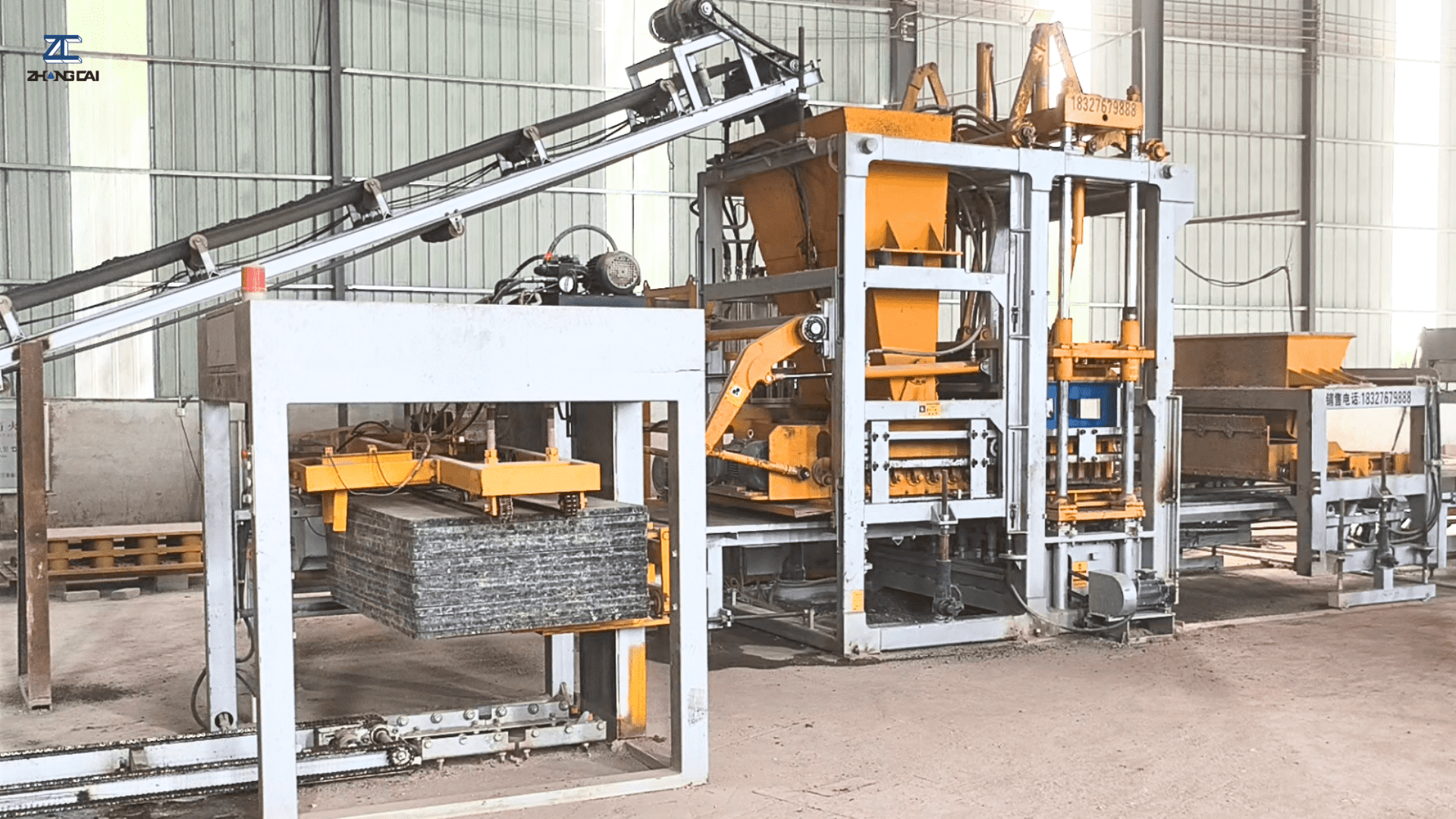 ZCJK heavy-duty automatic pallet feeder and conveyor system in a concrete block production line..png