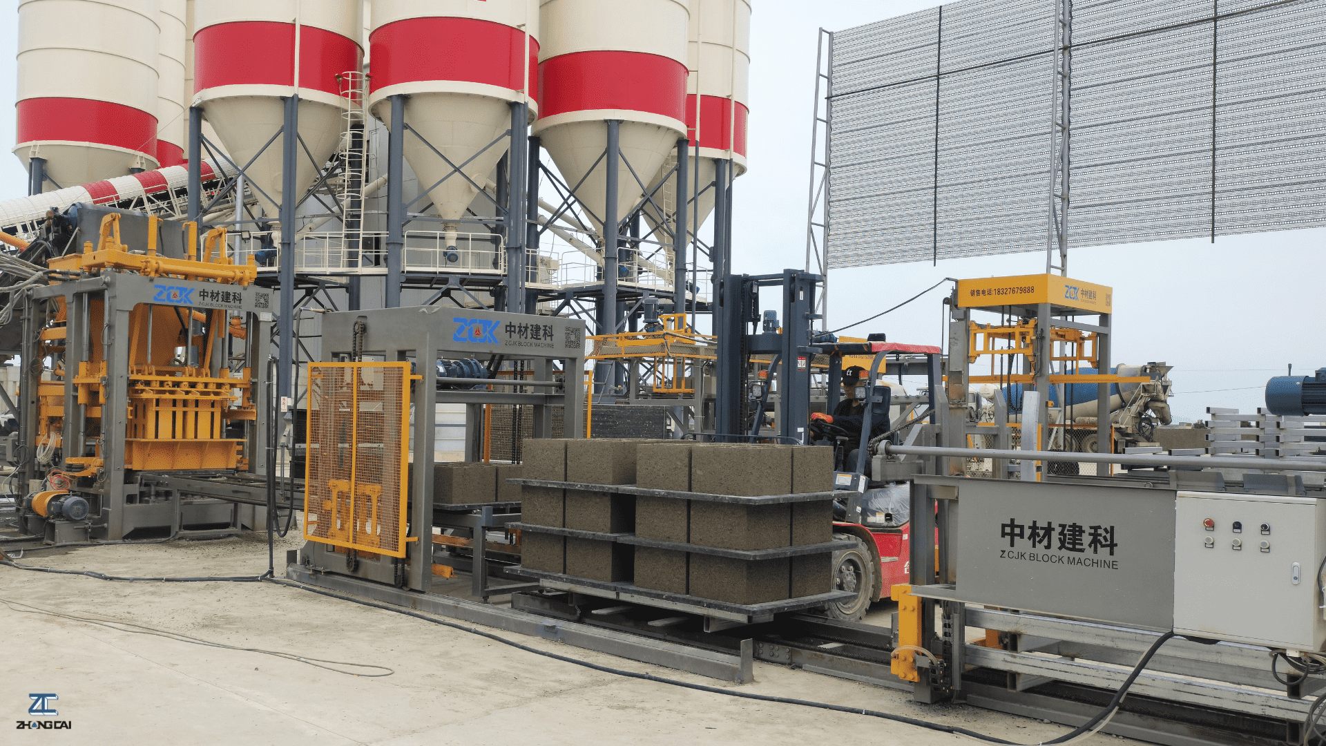 ZC1500 servo-driven block making machine.png